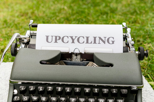 Schreibmaschine mit der Aufschrift "Upcycling"